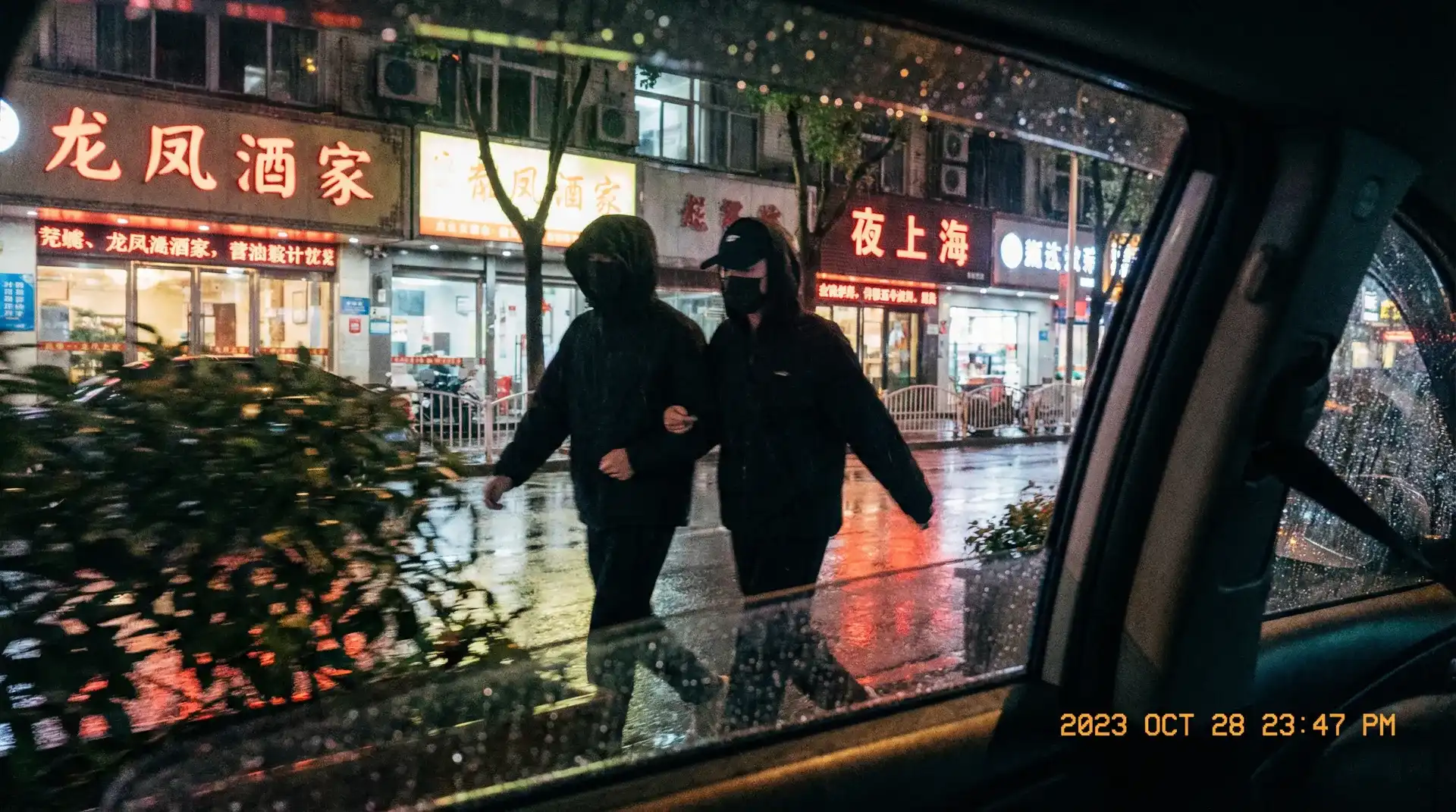 财运智多星 - 顶流明星深夜密会现场抓拍照片